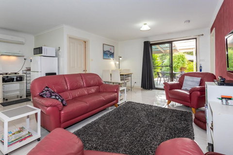 Altona Garden Retreat - Accommodation Perth 3