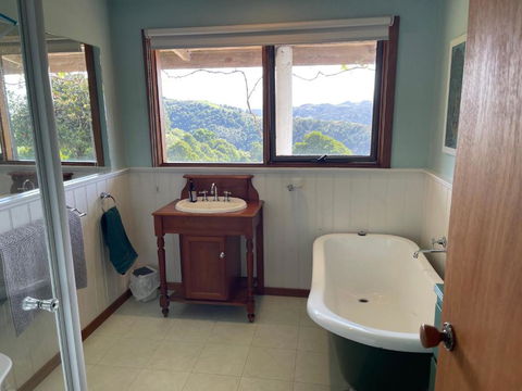 Alyeska Farm House - Accommodation Perth 3