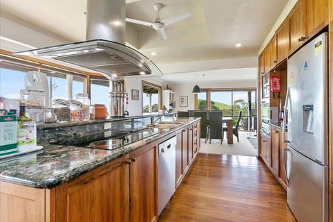 Alyeska Farm House - Accommodation Perth 1