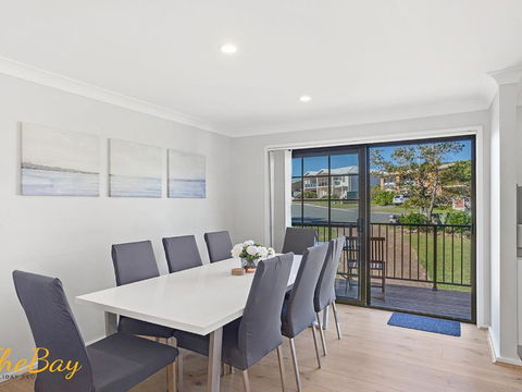 Amaroo Cres No 20 Fingal Bay Holiday Home - Perth Resorts 1