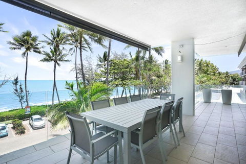 Amaroo - Luxury Apartment Overlooking The Coral Sea - Perth Resorts 1