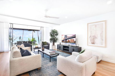 Amaroo - Luxury Apartment Overlooking The Coral Sea - Perth Resorts 3