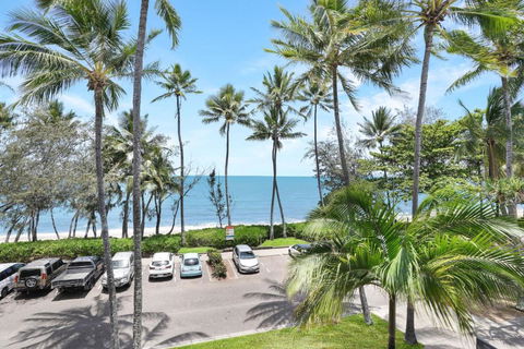 Amaroo - Luxury Apartment Overlooking The Coral Sea - Perth Resorts 2