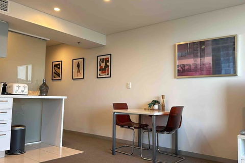 Amazing City Skyline Apartment - Pool, Gym, Sauna. - Accommodation Perth 1