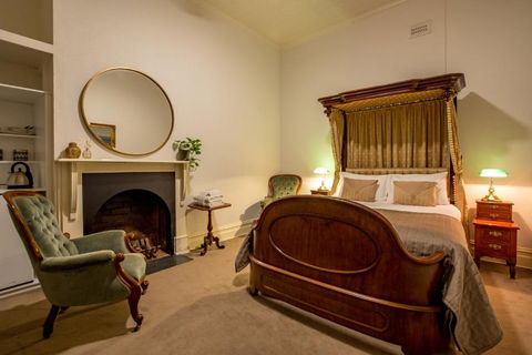 American Hotel Creswick - Accommodation Perth 0