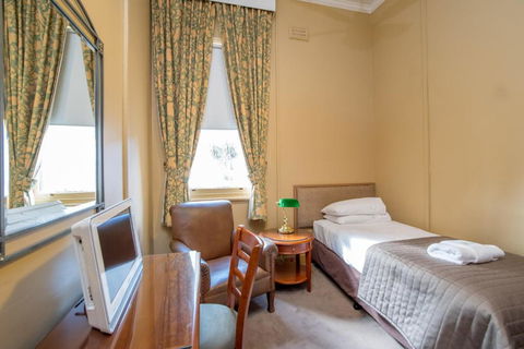 American Hotel Creswick - Accommodation Perth 1