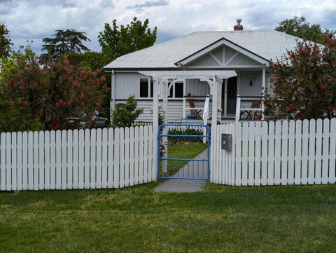 Amiens Cottage. Queenslander, Charming, Central. - Accommodation Perth 3