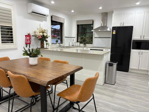 An Enchating And Enriching Home - Accommodation Perth 3
