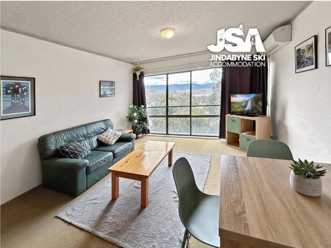 Alpine Mountain View Kirwan 10 - Accommodation Perth 0