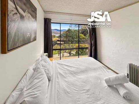 Alpine Mountain View Kirwan 10 - Accommodation Perth 4