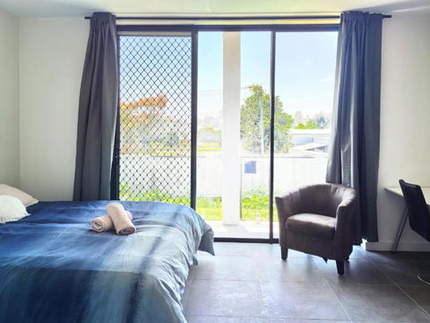 Aircon And Private Bathroom Walk To Train Station With Free Wifi Kitchen And Laundry - Accommodation Perth 1
