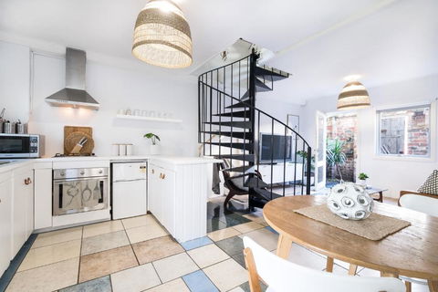 Amazing Apartment, Beautiful Location - FREE WIFI - Accommodation Perth 0