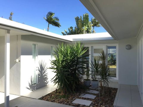 Airy Home - 3 Bedrooms & Office - Accommodation Perth 0