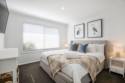 Alkira - Pet Friendly - 4 Mins Walk To Beach - Accommodation Perth 3