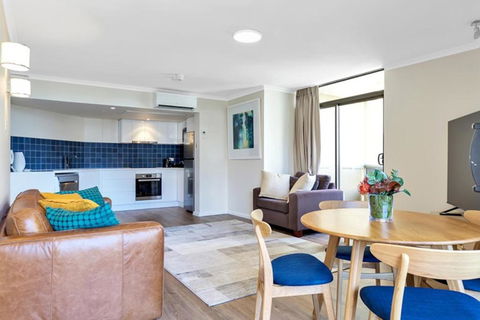 Apartment On Top Of The Park - Perth Resorts 1
