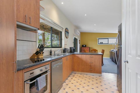 Apollo Bay Hideaway 5 Minute Walk To The Beach - Accommodation Perth 1