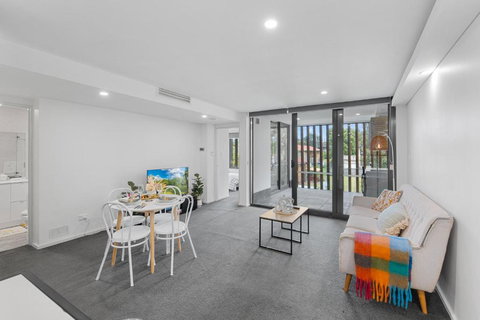 Apt Near Garden City&3km To QSAC - Accommodation Perth 0