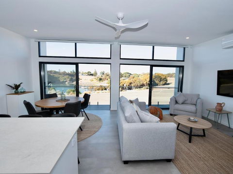 Apt02-The SS James Comrie - Accommodation Perth 0