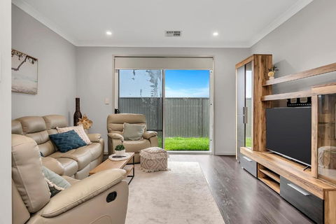 Aqua Place - Family Comfort Meets Coastal Charm - Accommodation Perth 3