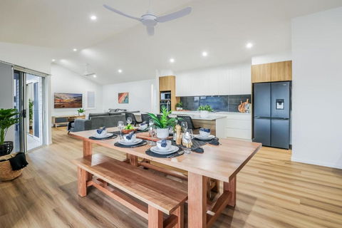Aquatic Abode - Perth Resorts 1