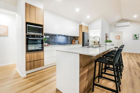 Aquatic Abode - Perth Resorts 3