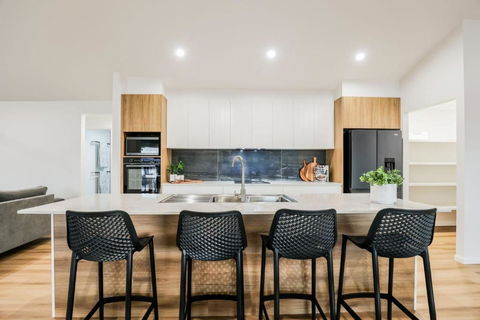 Aquatic Abode - Perth Resorts 4