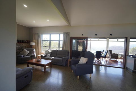 Arcadia Views - Accommodation Perth 3