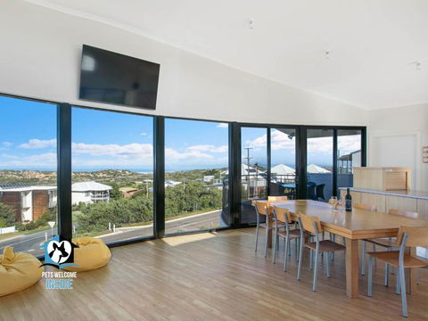 Architect Designed Beach House With Sweeping Views - Accommodation Perth 1