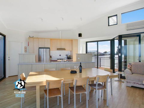 Architect Designed Beach House With Sweeping Views - Accommodation Perth 4