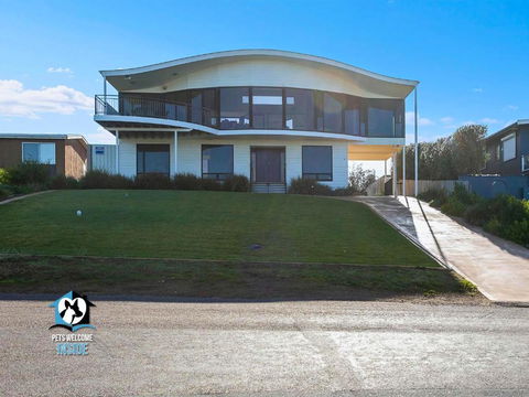 Architect Designed Beach House With Sweeping Views - Accommodation Perth 0