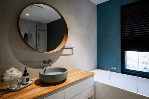Architectural Gem In Central Red Hill - Accommodation Perth 3
