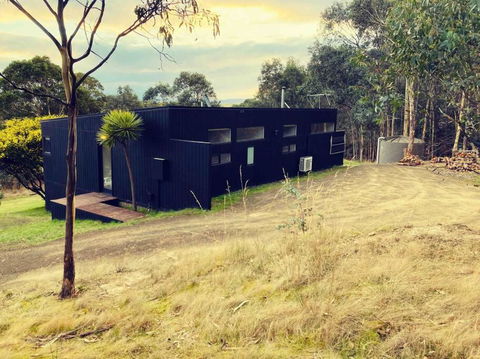 Architecturally Designed Rural Retreat - Accommodation Perth 3