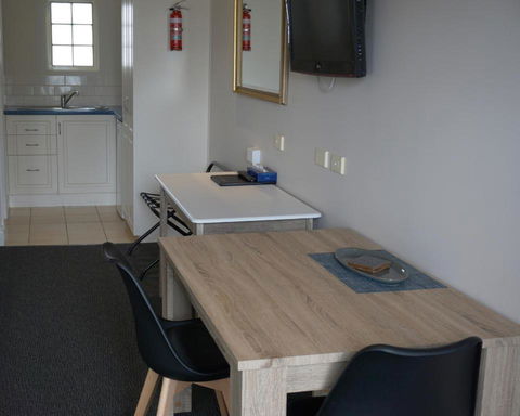 Ashmont Motel And Apartments - Accommodation Perth 3