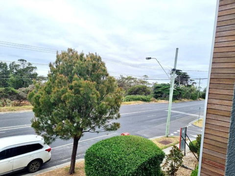 Aspendale Beach Escape -Walk To Mordialloc - Accommodation Perth 3