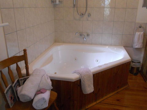 Astley Cottage - Accommodation Perth 3