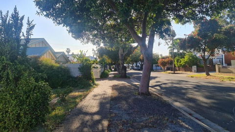 At College Avenue - Accommodation Perth 3