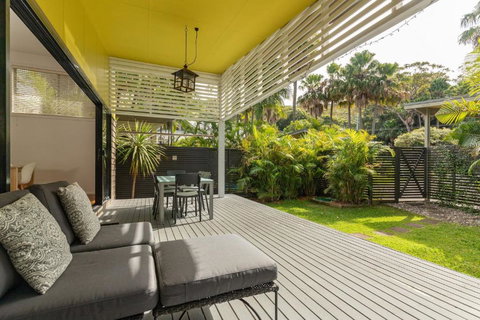 At Lizzie - Accommodation Perth 0