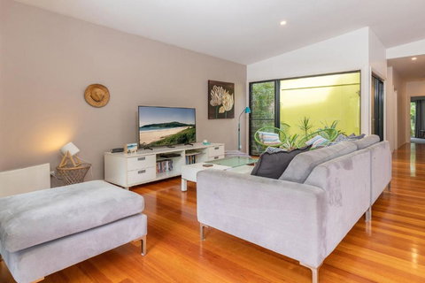 At Lizzie - Accommodation Perth 2