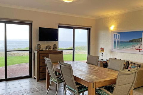 Augusta Beachfront - Watch The Whales Go By - Accommodation Perth 3