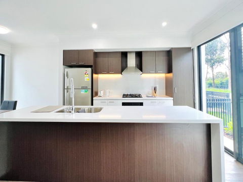 Austral Newly Built Modern 3 Br Home - Accommodation Perth 2
