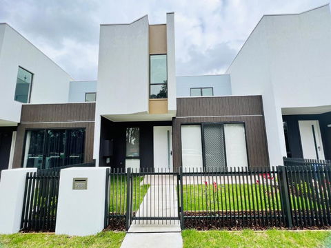 Austral Newly Built Modern 3 Br Home - Accommodation Perth 0