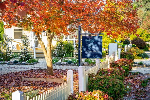 Autumn Beauty - Mountain View Cottage 3 - Accommodation Perth 1