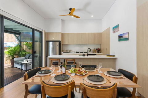 Avenue Escape - Contemporary Living At Corrimal - Accommodation Perth 1