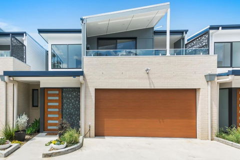 Avenue Escape - Contemporary Living At Corrimal - Accommodation Perth 2