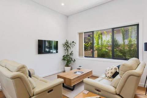 Avenue Escape - Contemporary Living At Corrimal - Accommodation Perth 3