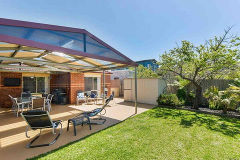 Avenue Family Retreat - Accommodation Perth 1