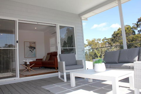 Ayada Villa - Pet Friendly - 1 Min To Beach - Accommodation Perth 2