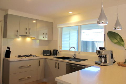 Ayada Villa - Pet Friendly - 1 Min To Beach - Accommodation Perth 4