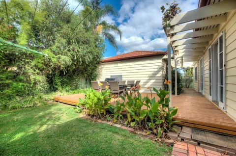 Ayr House - Echuca Holiday Homes - Accommodation Perth 3