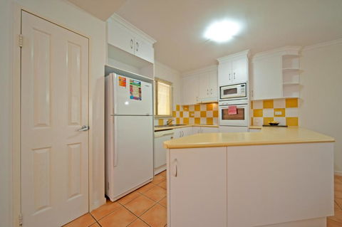 At Beach Court Holiday Villas - Perth Resorts 4